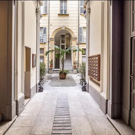 In Palazzo Storico * מילאנו